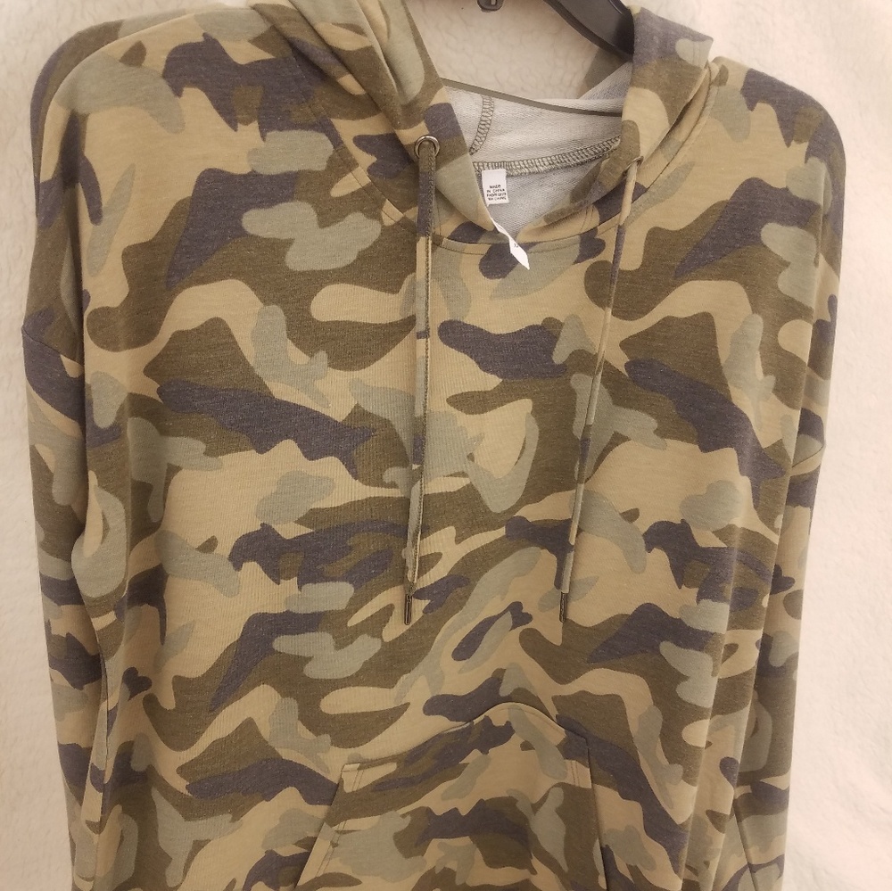 Hooded pullover